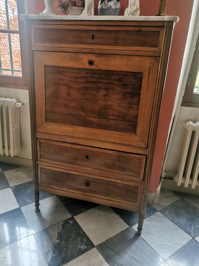 Secrétaire droit en bois de placage d’acajou...