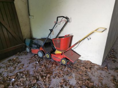 
Lot comprenant 




Une balancelle de jardin...