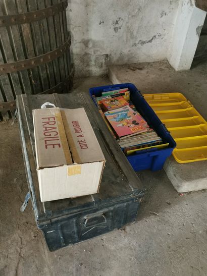 Deux caisses de livres pour enfants, principalement...