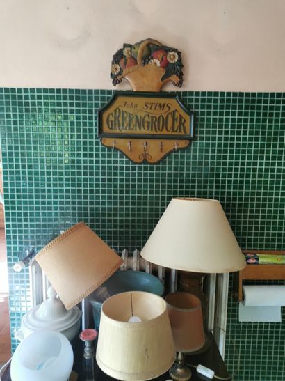 Dans la cuisine 

Une desserte roulante de...