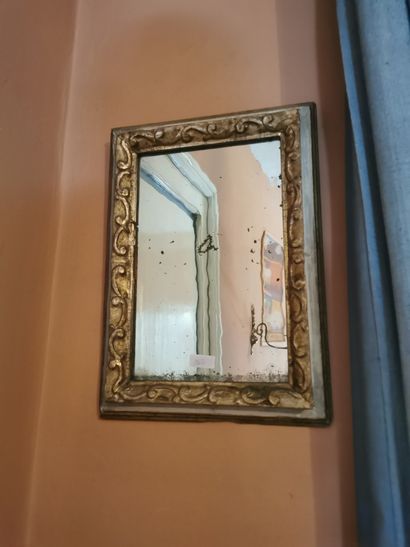 
Miroir rectangulaire en bois et stuc doré...