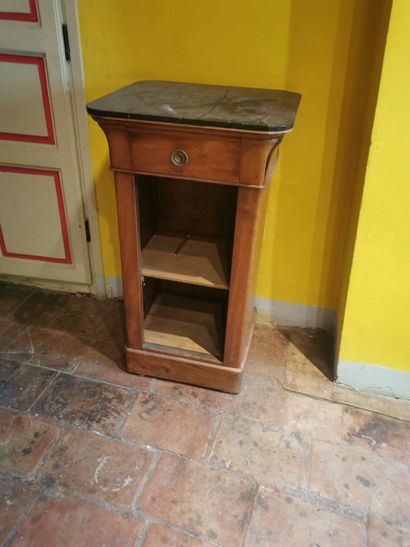 
Dans la deuxième chambre du grenier




Trois...