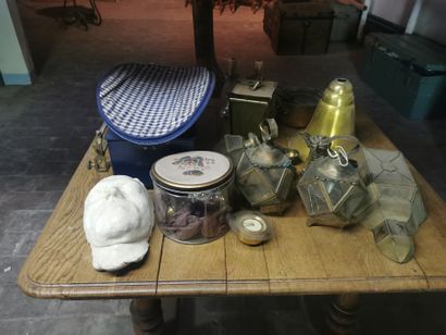 
Ensemble de cuivre et laiton comprenant...