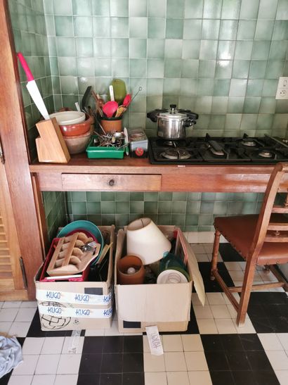 Dans la cuisine 

Interieur des placards...