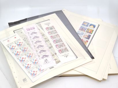 ENSEMBLE DE TIMBRES RECENTS dans cartons...