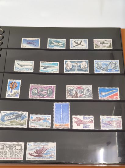 ENSEMBLE DE TIMBRES RECENTS SOUS ALBUM LINDER...