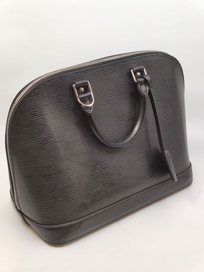 Louis VUITTON - ALMA noir

Grand modèle