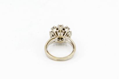 IMPORTANTE bague marguerite en or gris 750...