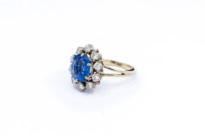 BAGUE marguerite en or gris 750° et platine...