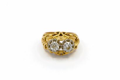 BAGUE en or deux tons 750° ornée de deux...