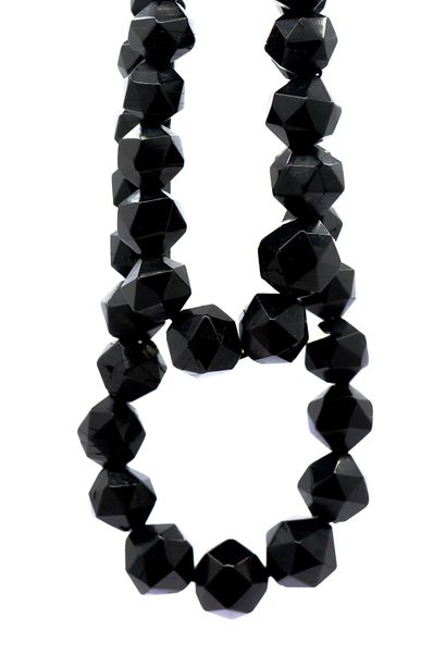 COLLIER double rang de jais ( 8 à 15 mm )

Ancien...