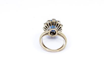 BAGUE marguerite en or gris 750° et platine...