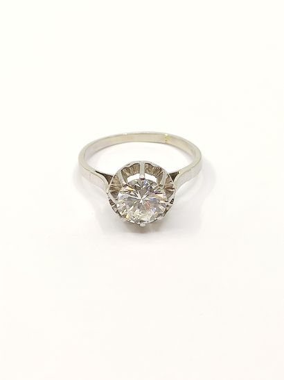 BAGUE en or gris et platine ornée d'un diamant...