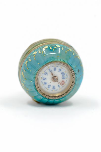 MONTRE de col dite boule de geneve emaillée

Boîtier...