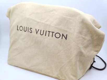 Louis VUITTON - ALMA noir

Grand modèle