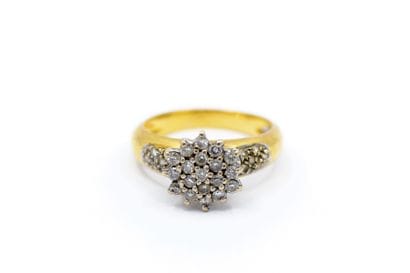 BAGUE fleur en or en or deux tons 750 ornée...