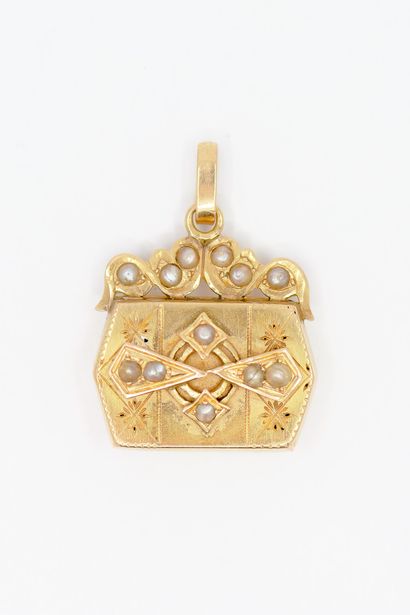 PENDENTIF porte-souvenir en or jaune 750°...