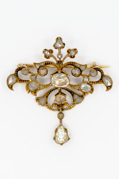 BROCHE articulé en or jaune 750° ornée de...