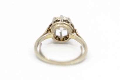 BAGUE solitaire en or gris 750° ornée d'un...