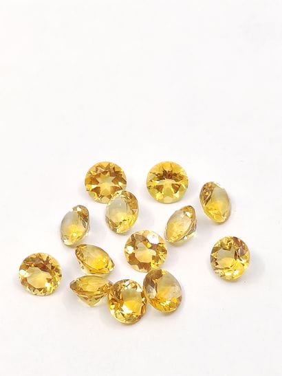 TREIZE citrines Ronde 7 mm 

Poids : 14,40...