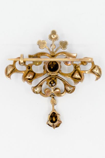 BROCHE articulé en or jaune 750° ornée de...