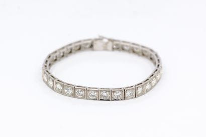 Travail étranger

MAGNIFIQUE BRACELET rivière...