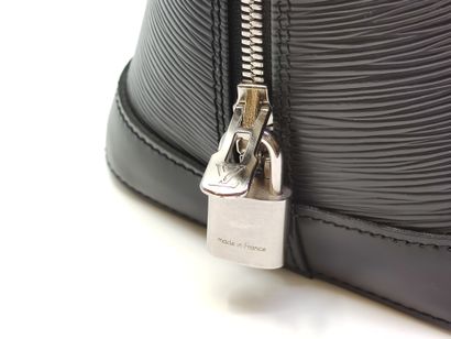 Louis VUITTON - ALMA noir

Grand modèle
