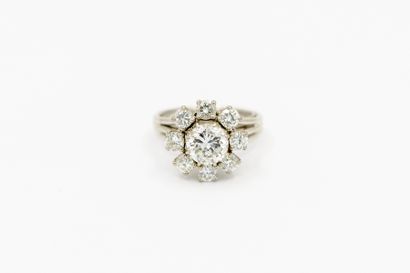 IMPORTANTE bague marguerite en or gris 750...