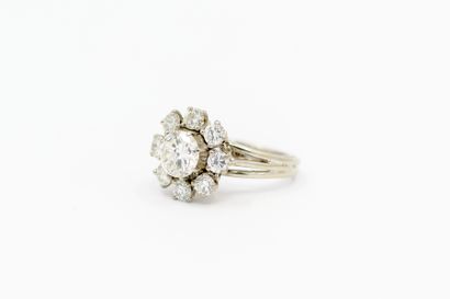 IMPORTANTE bague marguerite en or gris 750...