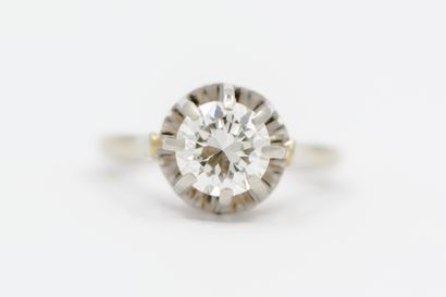 BAGUE solitaire en or gris 750° ornée d'un...