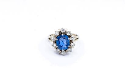 BAGUE marguerite en or gris 750° et platine...