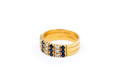 BAGUE en jaune 750° ornée de trois ligne...