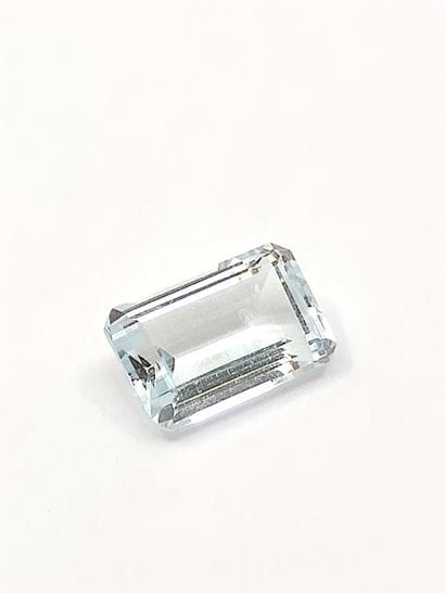 AIGUE- MARINE Rectangle Pans Coupés

Poids...