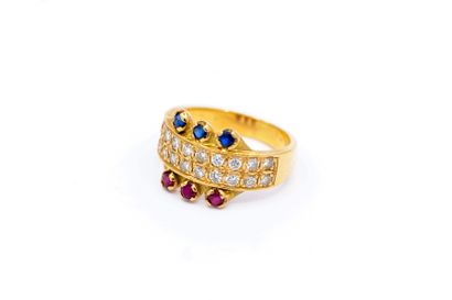 BAGUE en or jaune 750° ornée de deux lignes...