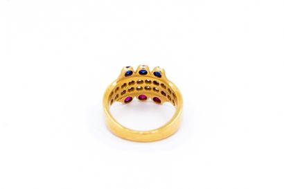 BAGUE en or jaune 750° ornée de deux lignes...