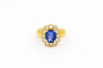 BAGUE marguerite en or jaune 750° ornée d'un...