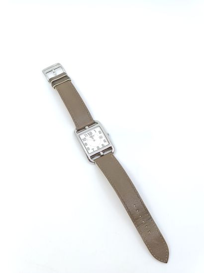 HERMES

Montre bracelet de dame CAP COD en...