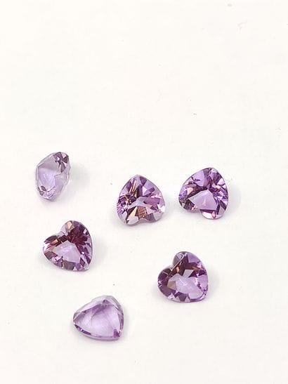 SIX Améthystes Coeur 6 mm 

Poids : 4,08...