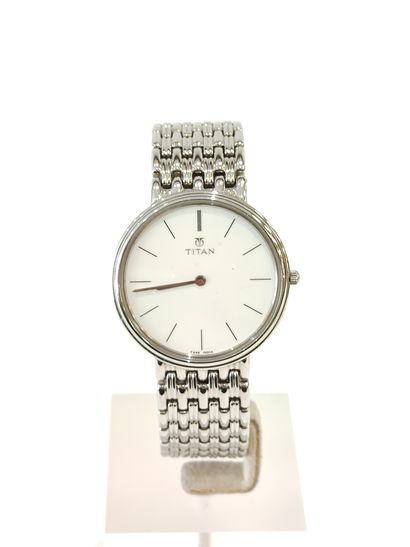 TITAN

Montre bracelet, boîtier rond en acier...
