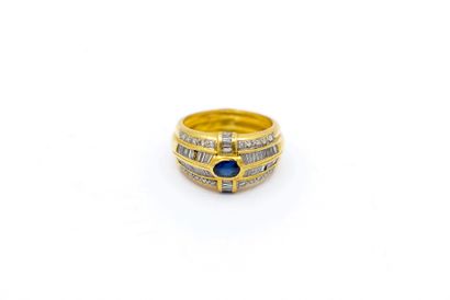 BAGUE

EN Or jaune 750 ornée d'un saphir...