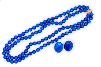 PARURE COMPRENANT:

COLLIER en LAPIS LAZULLI,...