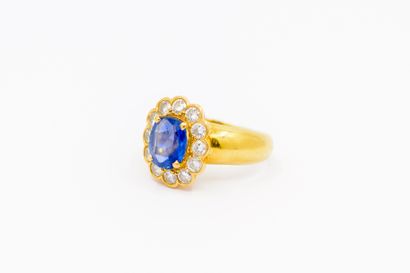 BAGUE marguerite en or jaune 750° ornée d'un...