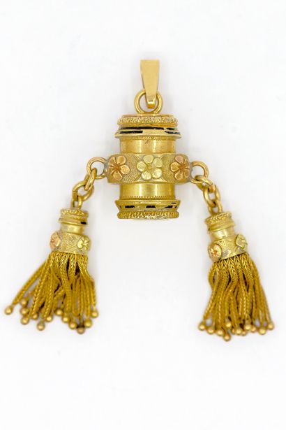 PENDENTIF en or trois tons 750° partiellement...