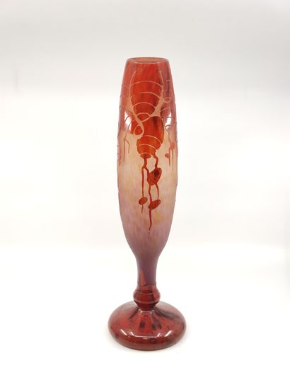LE VERRE FRANCAIS

Vase balustre en verre...