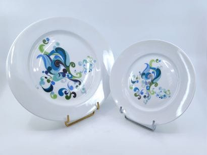 ROYAL LIMOGES en porcelaine à décore végétal...