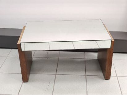 TABLE BASSE en bois de placage, dessus miroir...