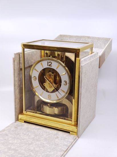 JEAGER LECOULTRE 

Pendule atmosphérique...