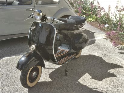 VESPA ACMA 1957

SCOOTER 125 de couleur noir...