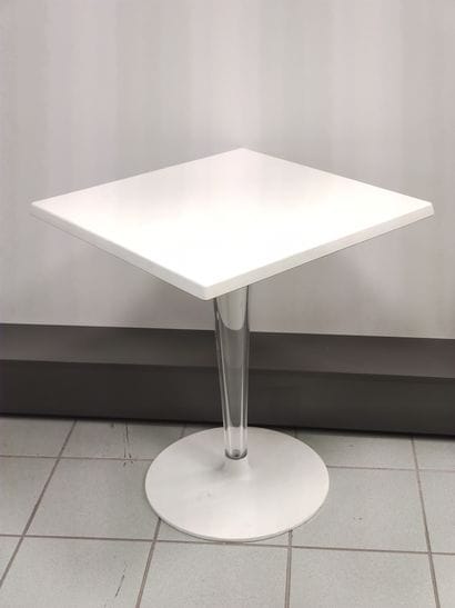 Phillippe STARCK ed Kartell 

TABLE de bistrot...
