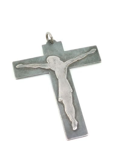JEAN DESPRES, ATTRIBUÉ À

Pendentif en métal...